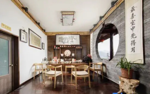 Tengchong Yinghe sightseeing Inn