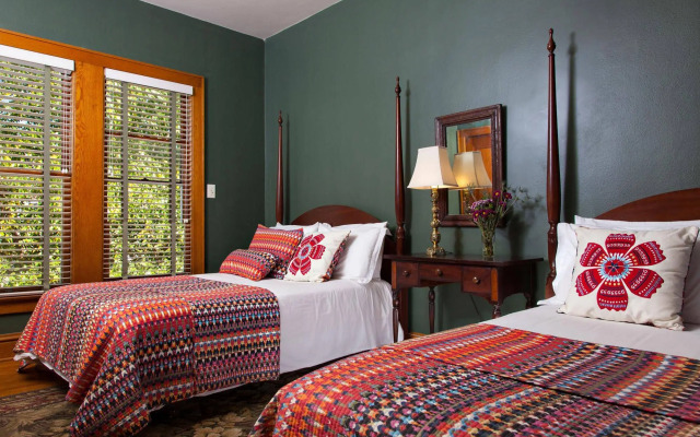 The Guest House Inn on Courthouse Square