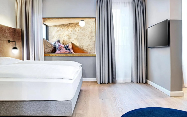Stage 12 Hotel by Penz