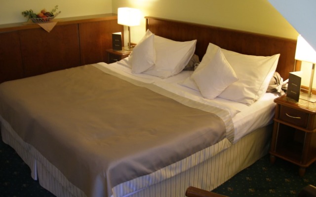 Hotel Selsky Dvur - Bohemian Village Courtyard
