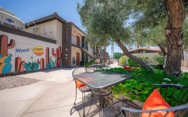 129 Fully Furnished, amenities galore! by RedAwning