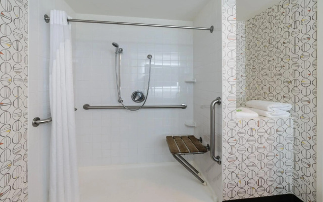 Holiday Inn & Suites Pittsfield-Berkshires by IHG