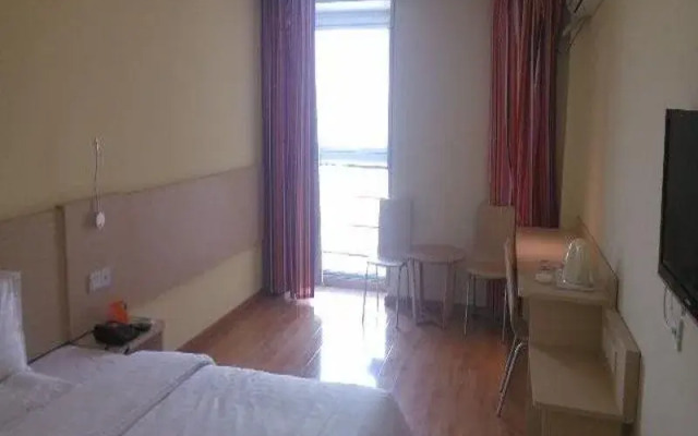 7 Days Inn Qingdao Huangdao Lianghe Road Bathing Beach