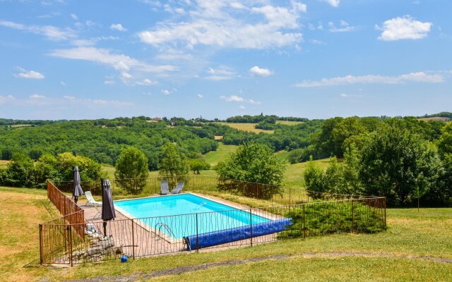 House with private, heated swimming pool and nature park, beautiful views.