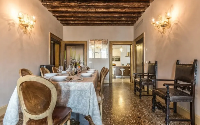 Palazzina Canal - Experience and Enjoy 5 Elegant Bedrooms
