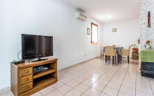 Awesome Home in Jezera With Wifi and 2 Bedrooms