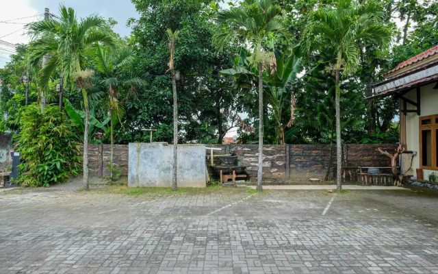 Hotel Savitri Country