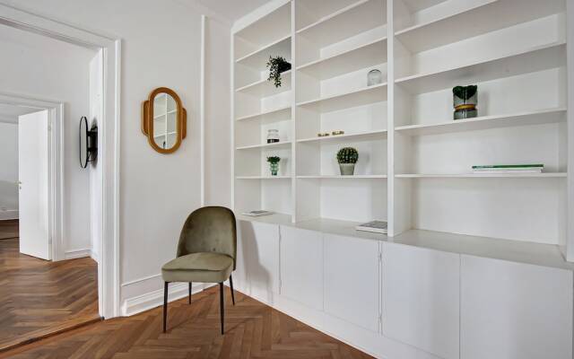 "sanders Square - Spacious 6-bdr. Apt. Near Nyhavn"