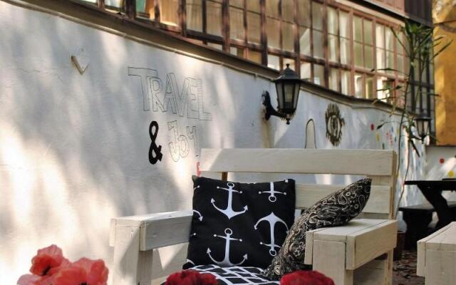 Travel & Joy backpackers