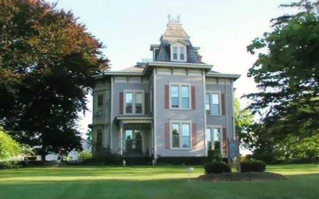 Sutherland House Victorian Bed & Breakfast