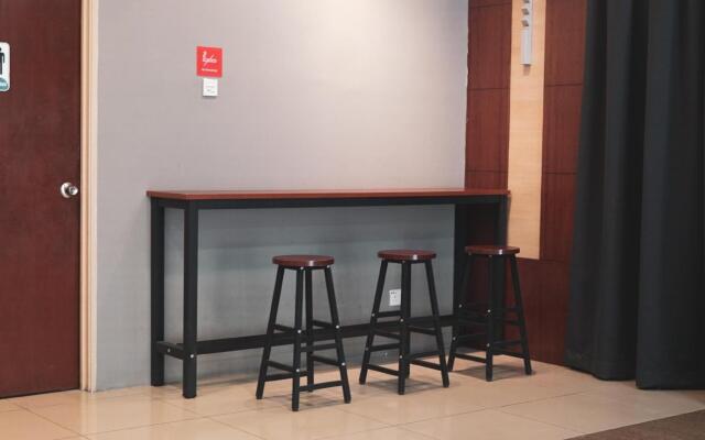 OYO 43955 N9 Business Hotel