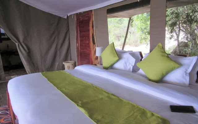 Ahadi Mara Camp