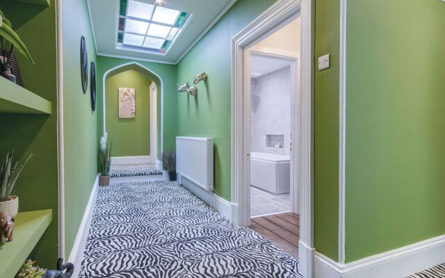 Hill House Country Estate - Princes Gate