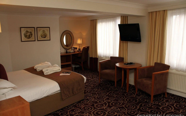 Legacy Rose and Crown Hotel