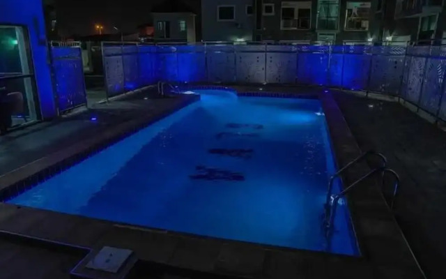 Sterling Lakeview Apartment