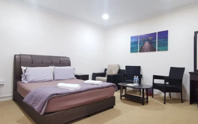 90372 Greybirds Hostel