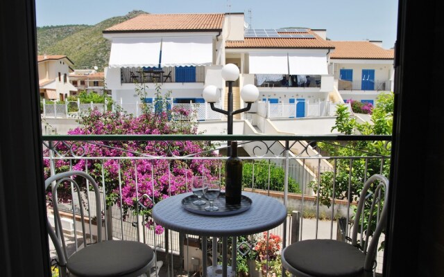 La Bouganville Studio 200 m From the sea