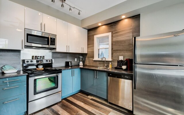 Newly Renovated - Spacious 1BR - Near Downtown