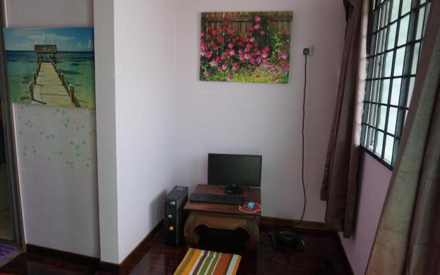 Three Little Birds Home - Hostel