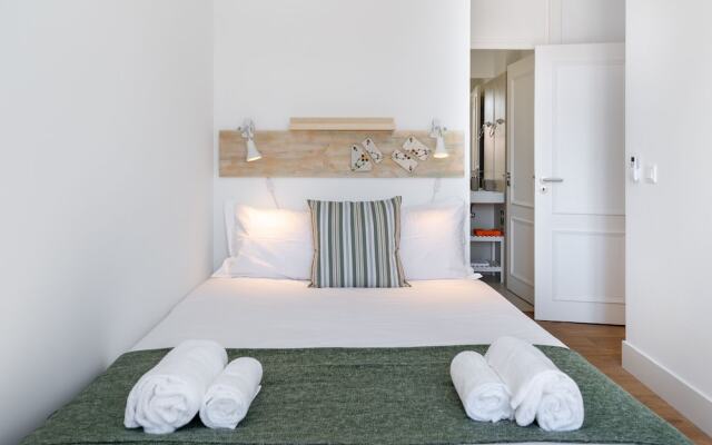 Modern Lisbon Apartments by SoulPlaces