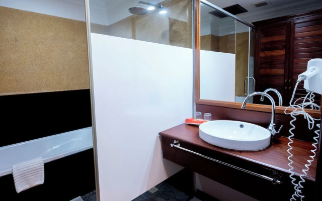 Royal Crown Hotel & Spa