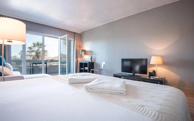 Cascais/Estoril Beachfront Apts