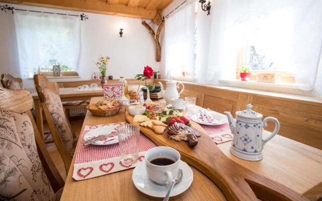 Domačija & Apartmaji Katrnjek