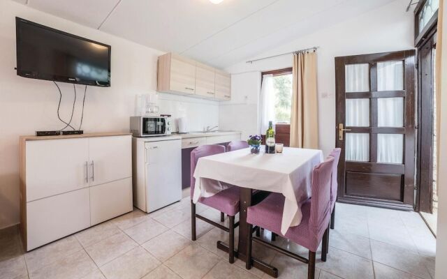 Stunning Home in Tar With Wifi and 0 Bedrooms