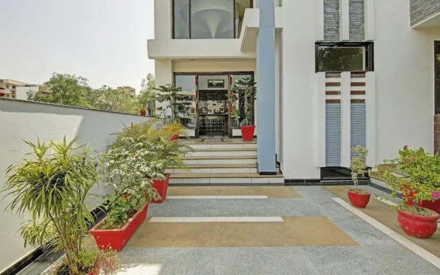 Blue Moon Residency Hotel & Restaurant