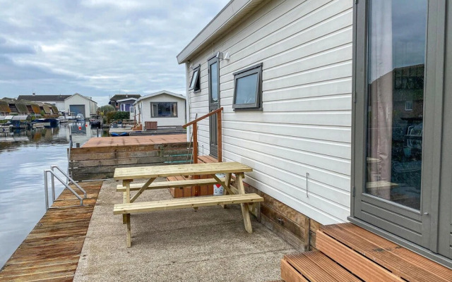 Stunning Home in Breukelen With 2 Bedrooms and Wifi