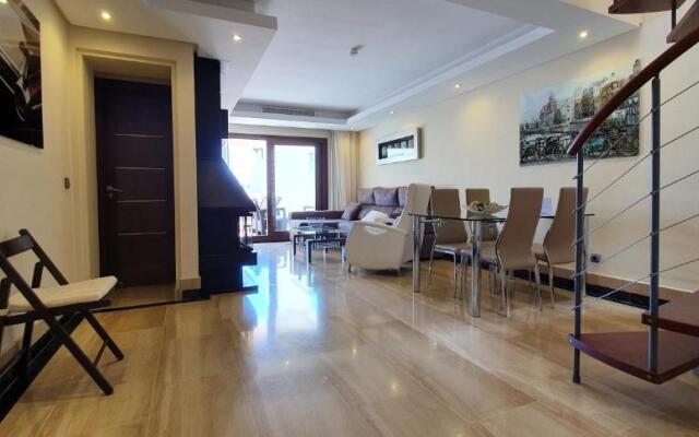 Luxury Beach Front Penthouse with own pool.BP9