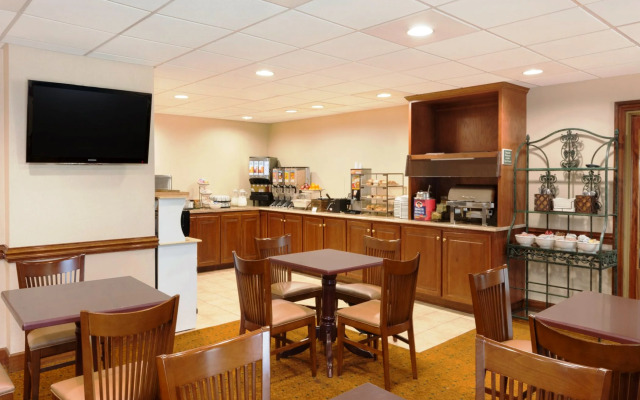 Country Inn & Suites by Radisson, Savannah Midtown, GA