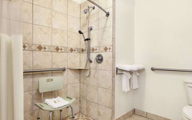 Howard Johnson by Wyndham Lubbock TX