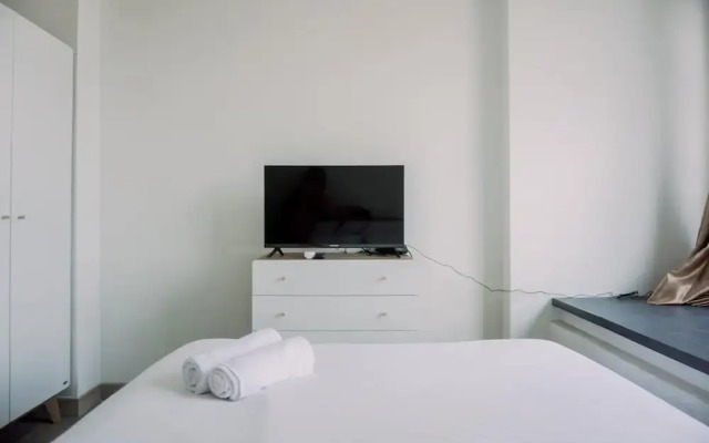Homey And Comfort Living Studio Collins Boulevard Apartment