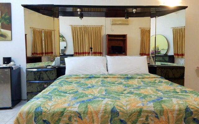 JJ's Paradise Hotel