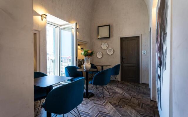 Al Console Luxury Suite