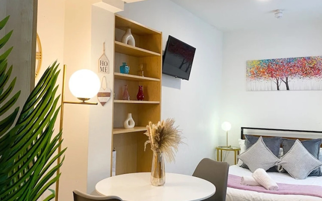 Modern studios Close to Hyde Park