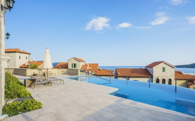 Lustica Bay