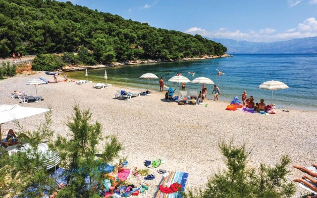 Awesome Apartment in Supetar-splitska With 2 Bedrooms and Wifi