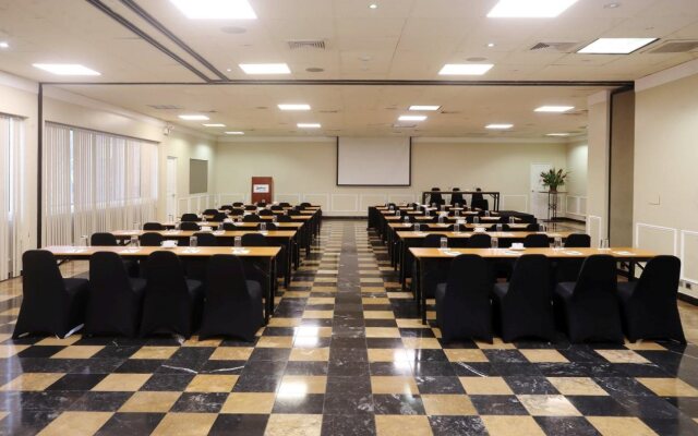 Radisson Hotel Plaza del Bosque