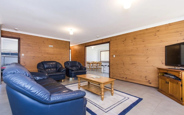 Back Beach Retreat - Pet Friendly