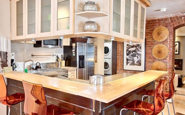 The Haus on Mirror Lake