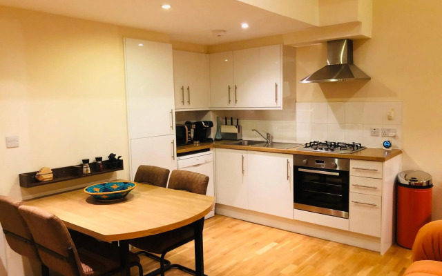 2 Bed 2 bath with Private Parking