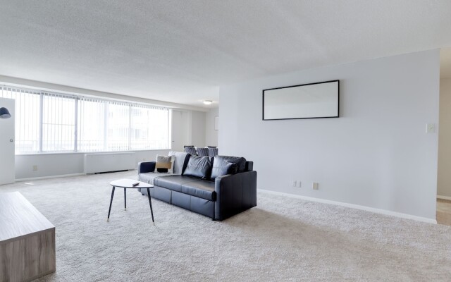 Wonderful Apt Crystal City with Gym