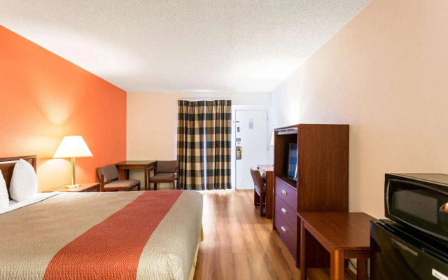 Motel 6 Butte, MT - Historic City Center