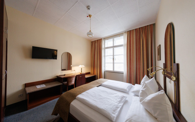 Continental Hotel-Pension