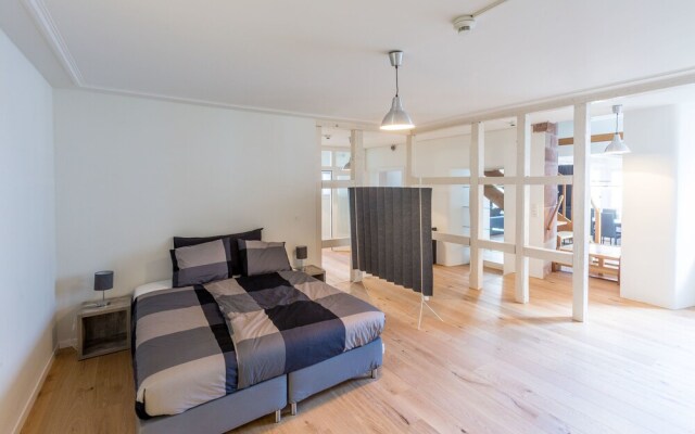 AIRSTAY Luxury Villa