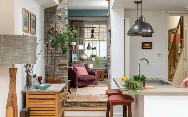 JOIVY Contemporary 2-Bed House W/ Private Garden