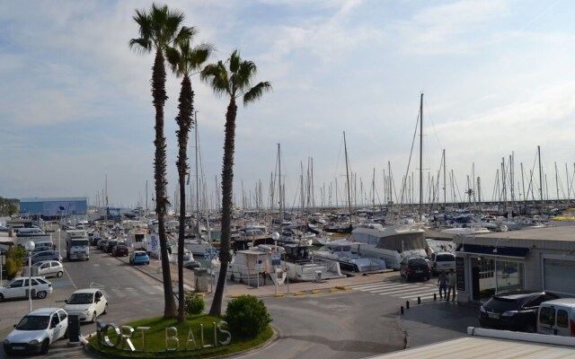 Modern Holiday Home in Sant Andreu de Llavaneres with Swimming Pool