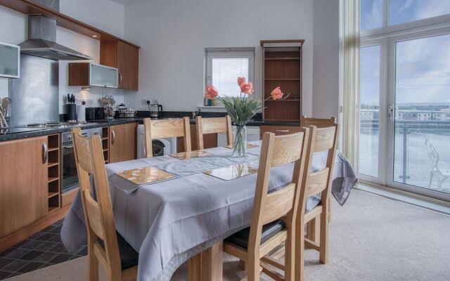 The Penthouse - 3 Bedroom Apartment - Llanelli